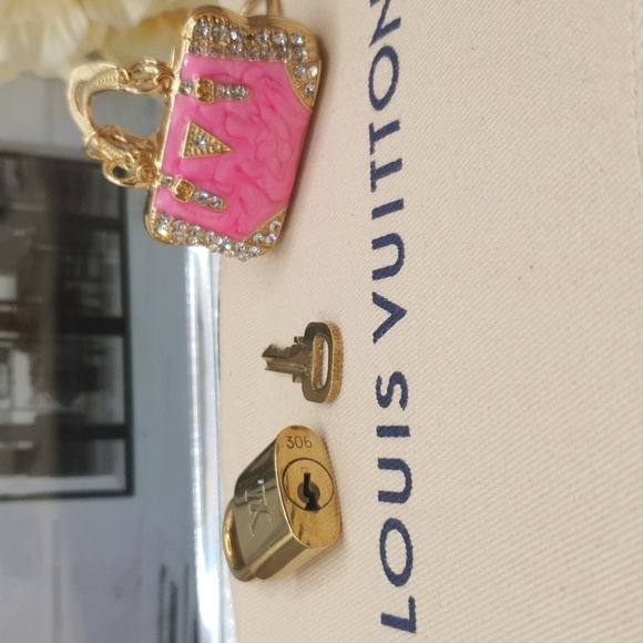 LOUIS VUITTON LOCK/KEY🔐 # 306 W/ New Fashion Bag charm - Picture 7 of 7
